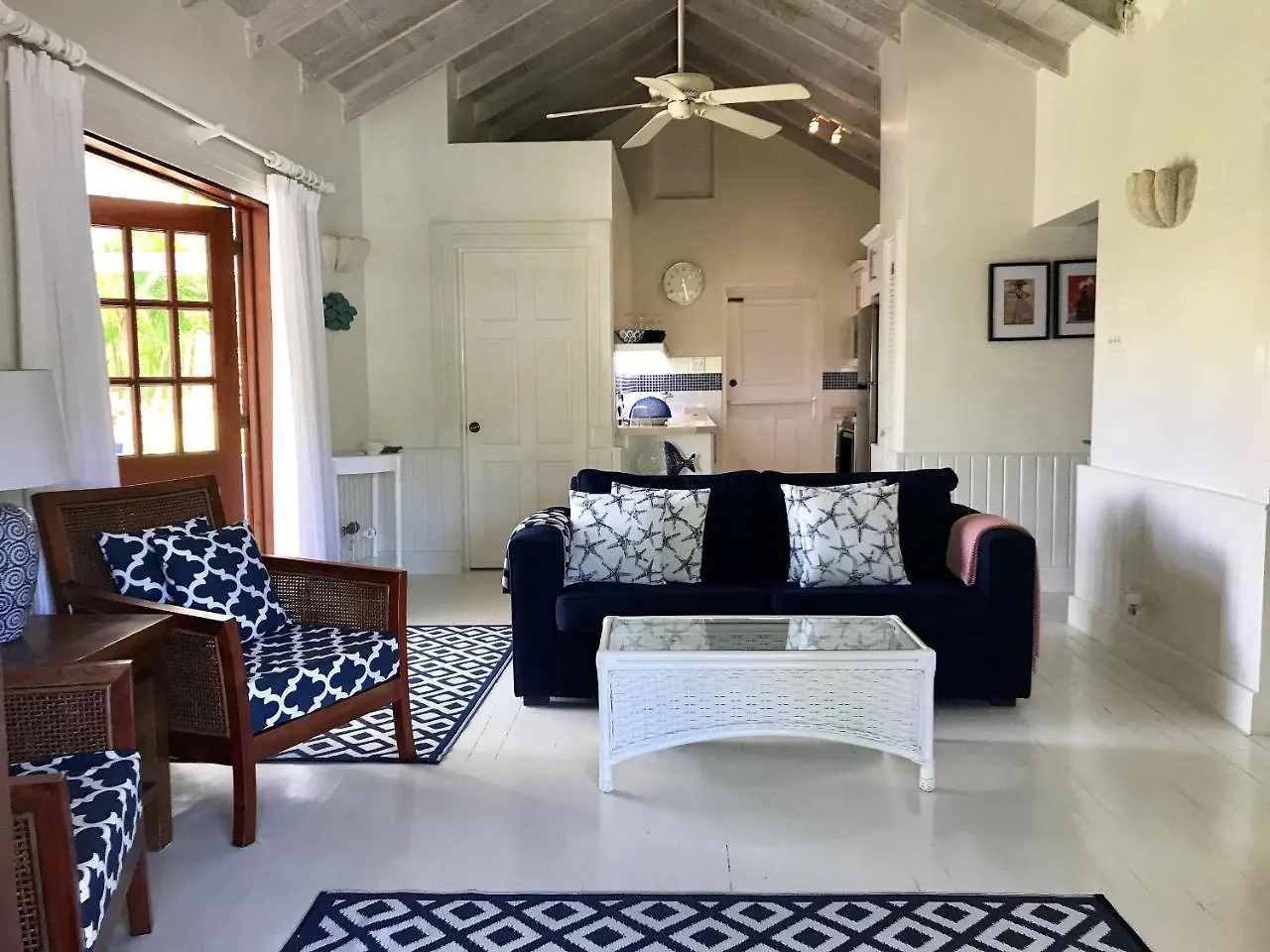 Villa Sandy Lodge, 4 Porters Court Saint James