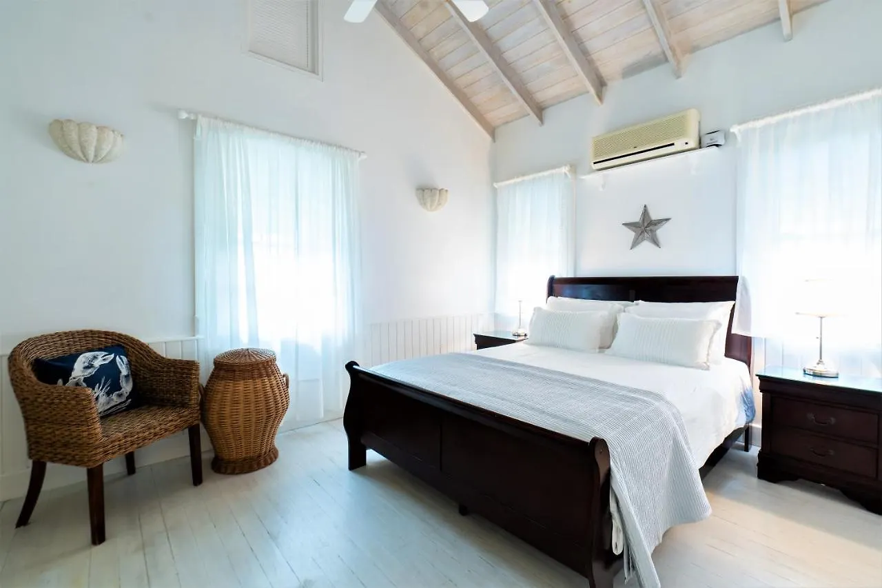 Villa Sandy Lodge, 4 Porters Court Saint James